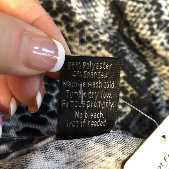 Lildy Knot Front Knot Tunic Womens Size Small Medium Snake Print Long Sleeve NEW - Picture 7 of 9